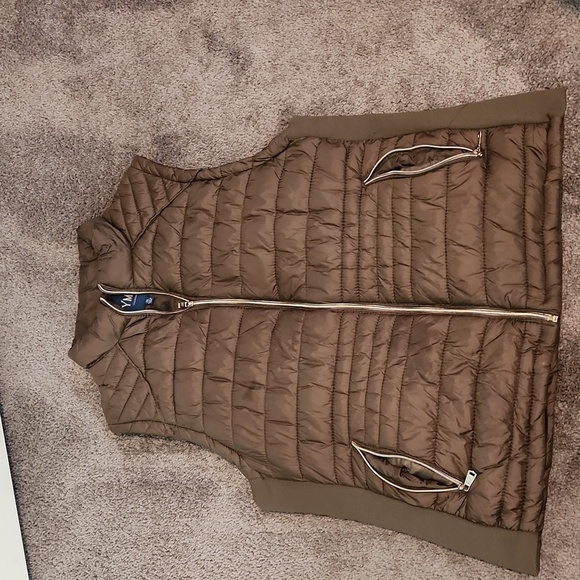 YMI Puffer Vest - Picture 1 of 6